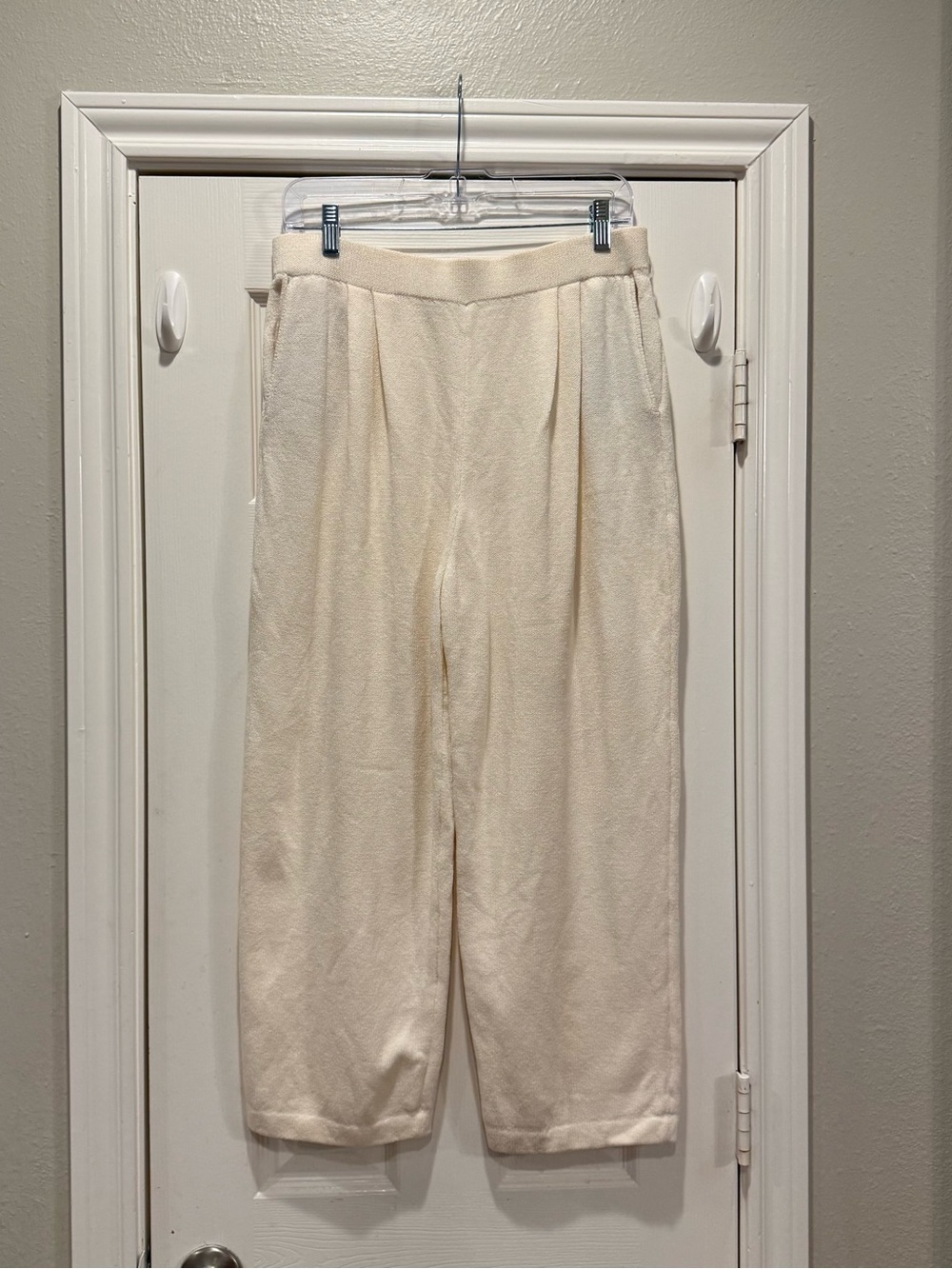 St. John Basics Santana Knit Pants Cream Wide Leg Pleated Trousers Size 12 USA